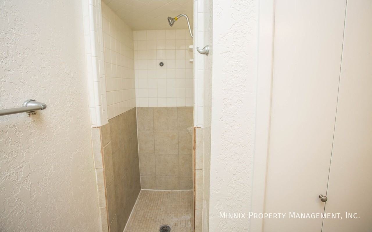 2321 81st St - Photo 7 of 36