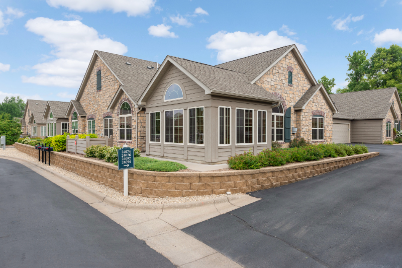 24092 Rivers Edge Rd - Photo 3 of 34