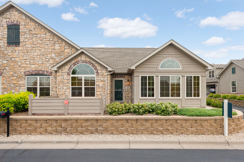 24092 Rivers Edge Rd - Photo 4 of 34