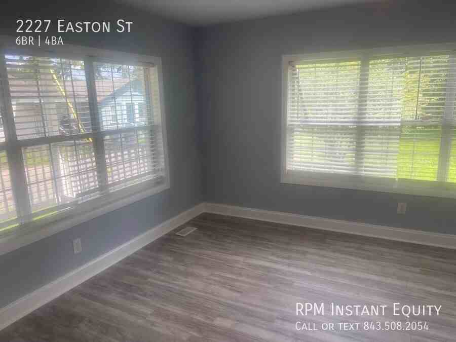 2227 Easton St - Photo 4 of 11