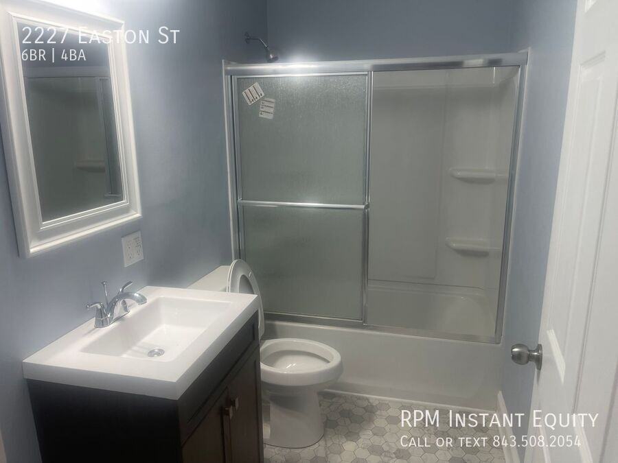 2227 Easton St - Photo 7 of 11
