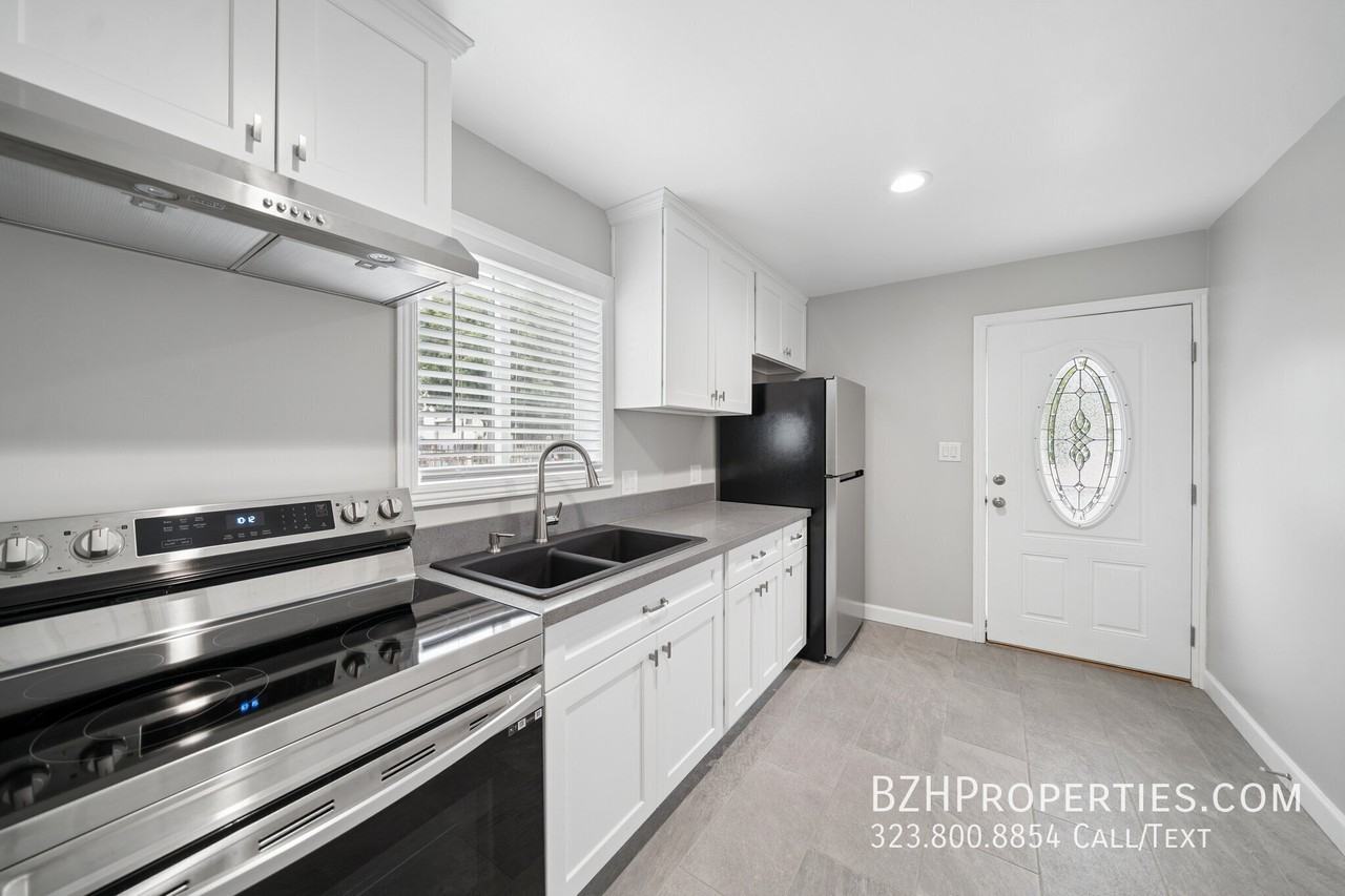 1545 W 23rd St #1545A - Photo 3 of 12