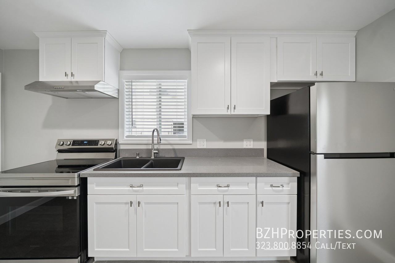 1545 W 23rd St #1545A - Photo 4 of 12