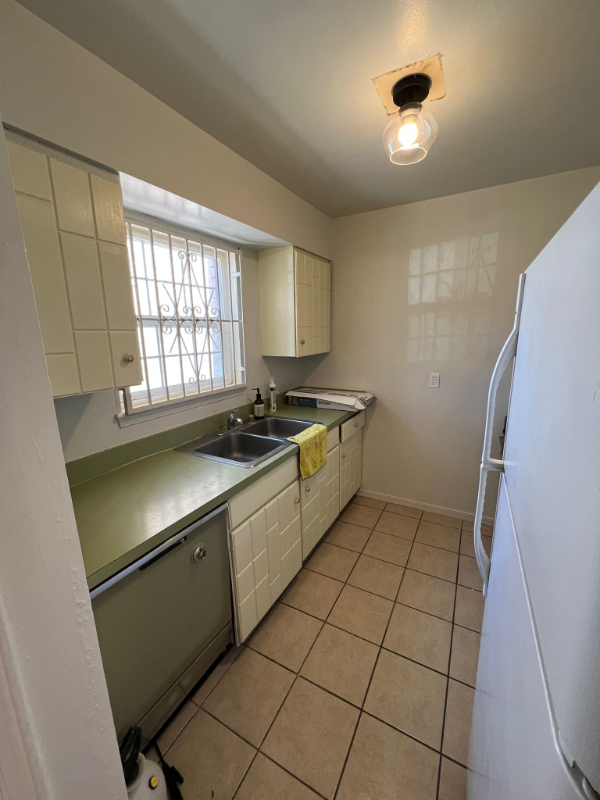 333 Eubanks Ct #14B - Photo 6 of 11