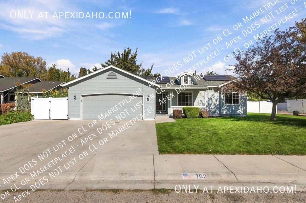 702 Driftwood Ln
