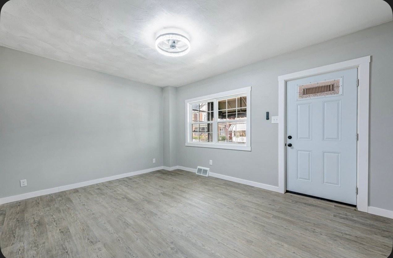 1112 Stieren Ave - Photo 2 of 8
