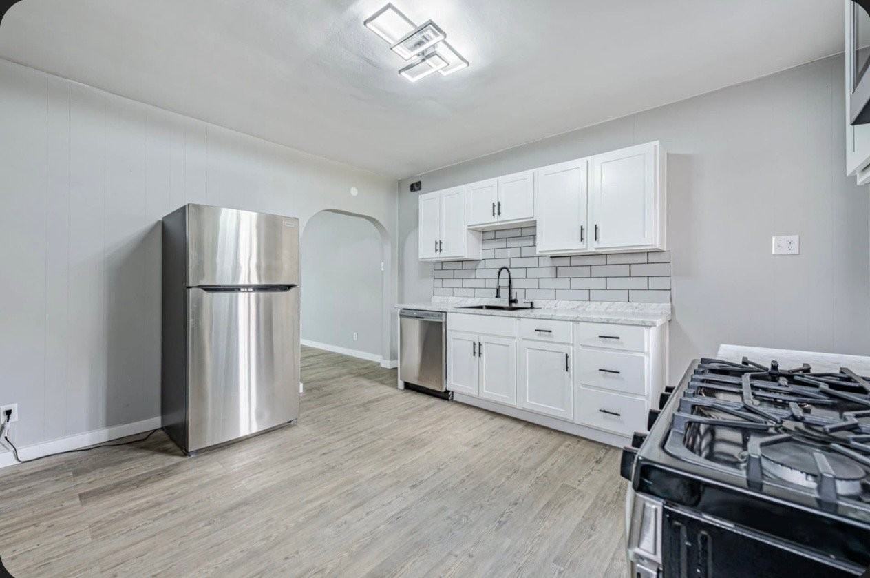 1112 Stieren Ave - Photo 3 of 8