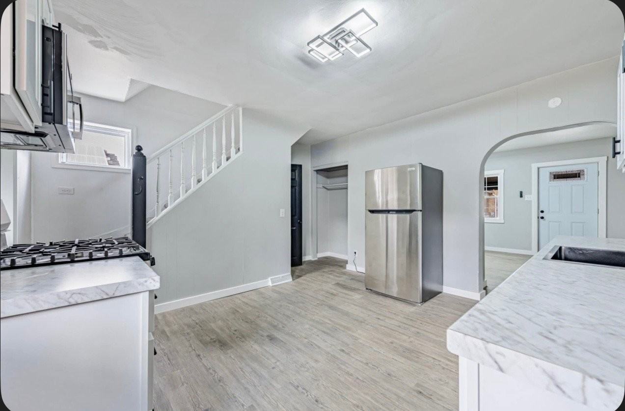 1112 Stieren Ave - Photo 4 of 8