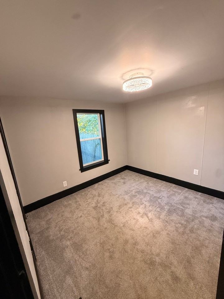 1060 Mcintire Way Rear - Photo 7 of 9