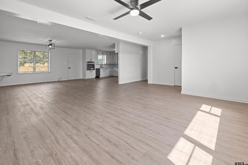 17014 Woodcrest Cir - Photo 3 of 13