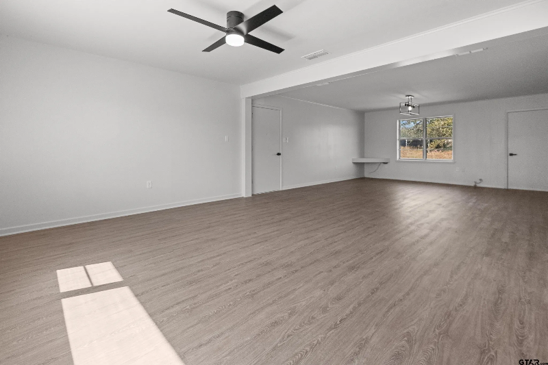 17014 Woodcrest Cir - Photo 4 of 13