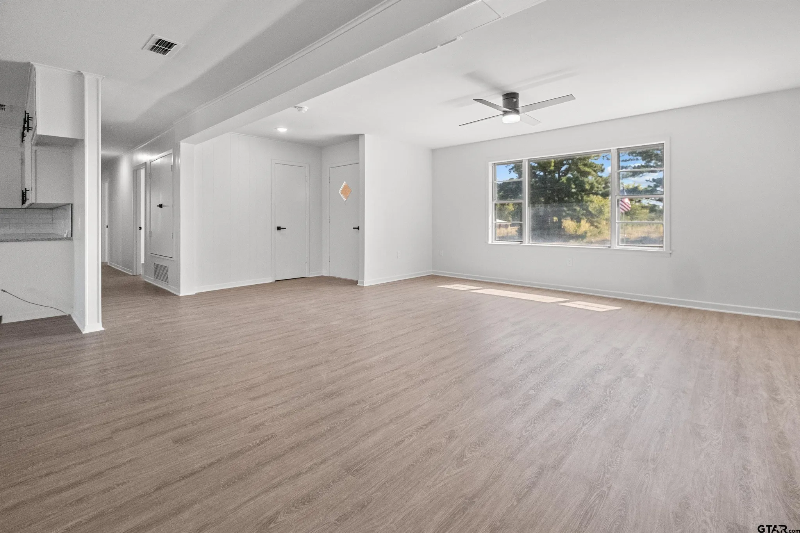 17014 Woodcrest Cir - Photo 5 of 13