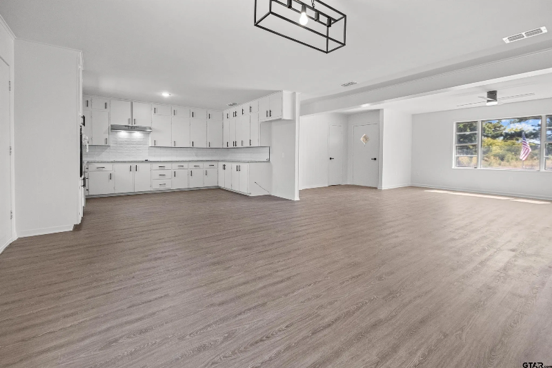 17014 Woodcrest Cir - Photo 6 of 13