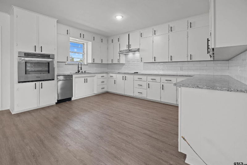17014 Woodcrest Cir - Photo 7 of 13