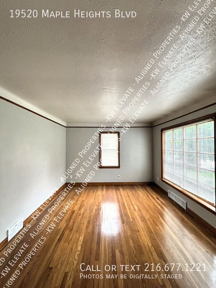 19520 Maple Heights Blvd - Photo 4 of 24