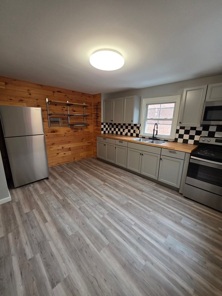 709 N 2nd St #2 - Photo 2 of 11