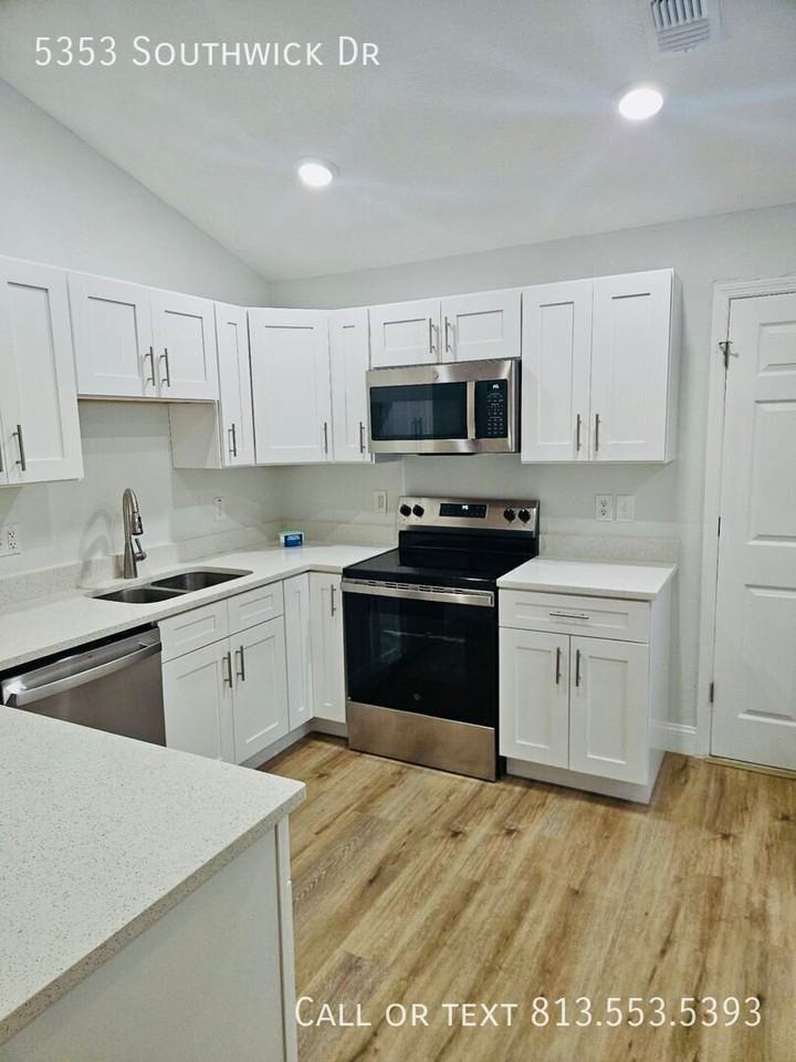5353 Southwick Dr - Photo 7 of 40