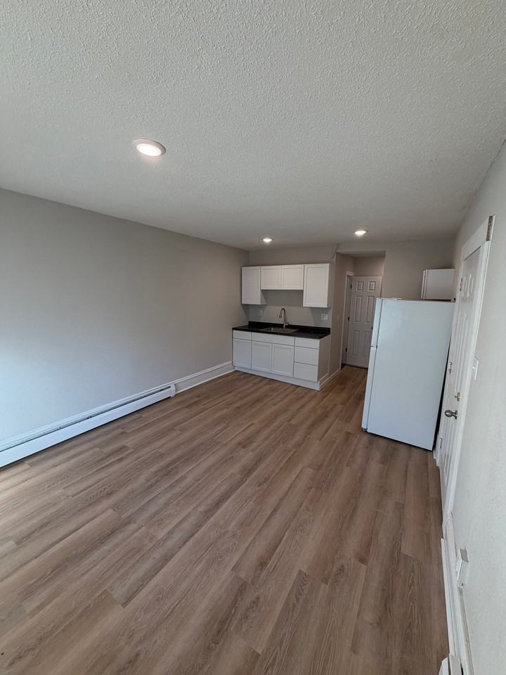 122 E 3rd St #2 - Photo 2 of 18