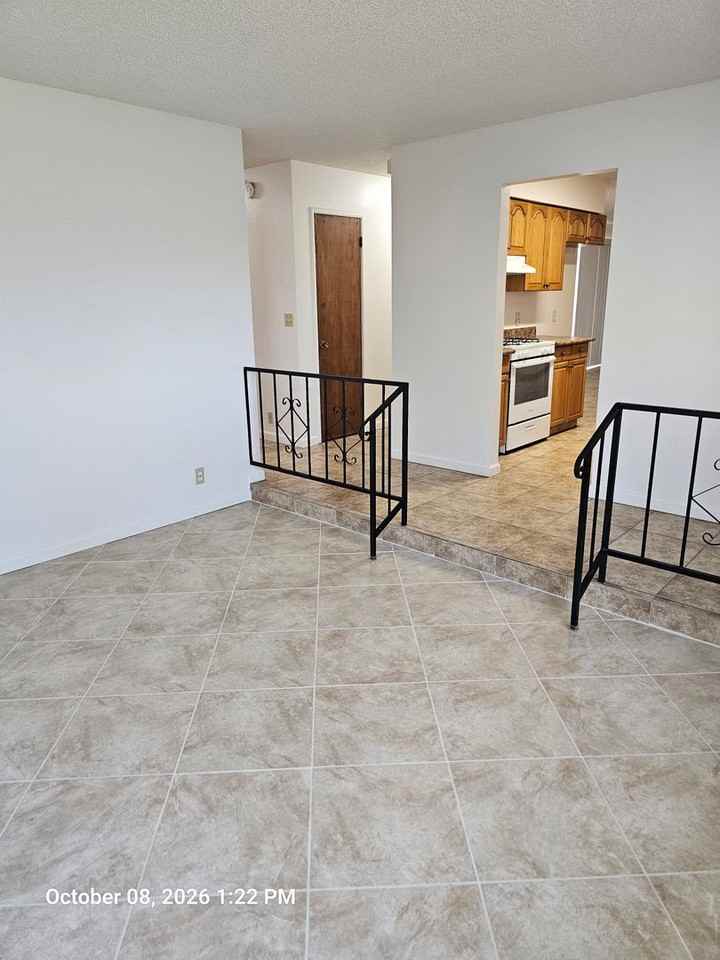 716 S Mark St - Photo 3 of 12