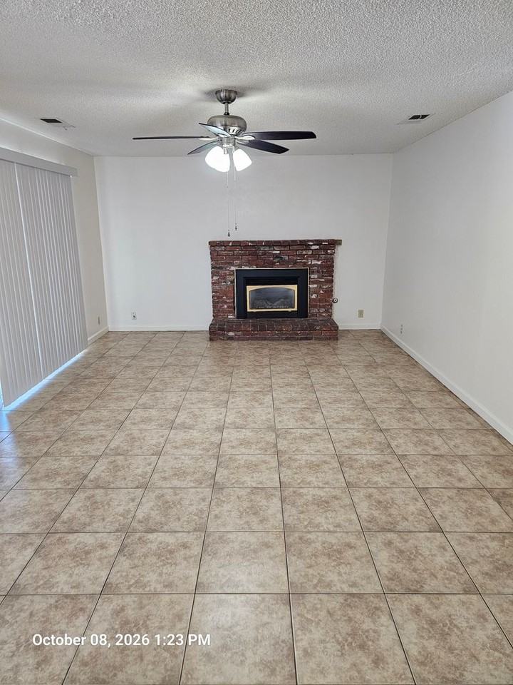 716 S Mark St - Photo 5 of 12