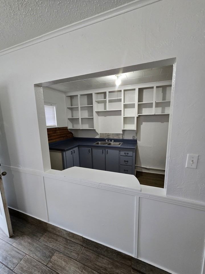 210 W 8th St - Photo 2 of 8