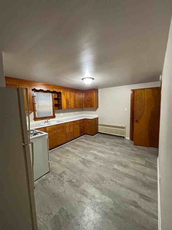 312 S Porter St - Photo 3 of 10