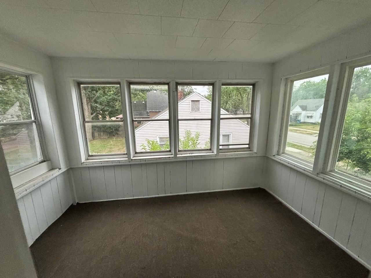 312 S Porter St - Photo 4 of 10