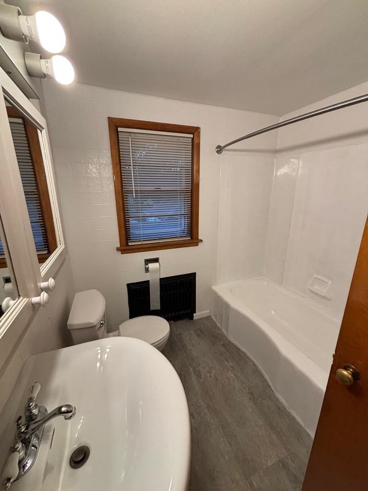 312 S Porter St - Photo 5 of 10
