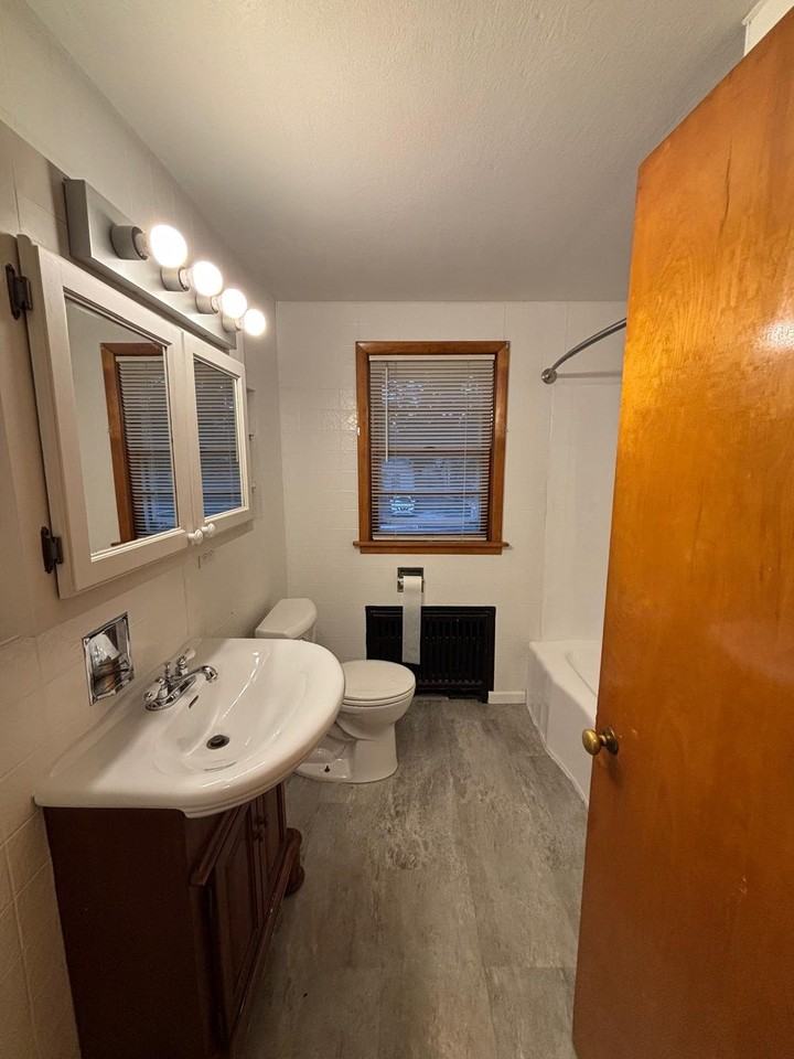 312 S Porter St - Photo 6 of 10