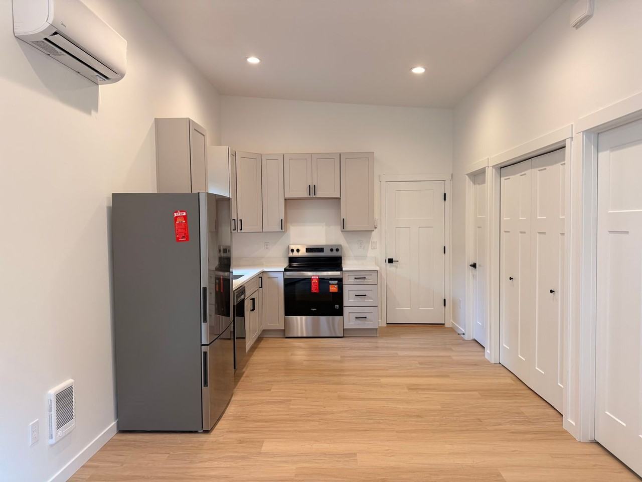 908 E Hastings Ave - Photo 3 of 10
