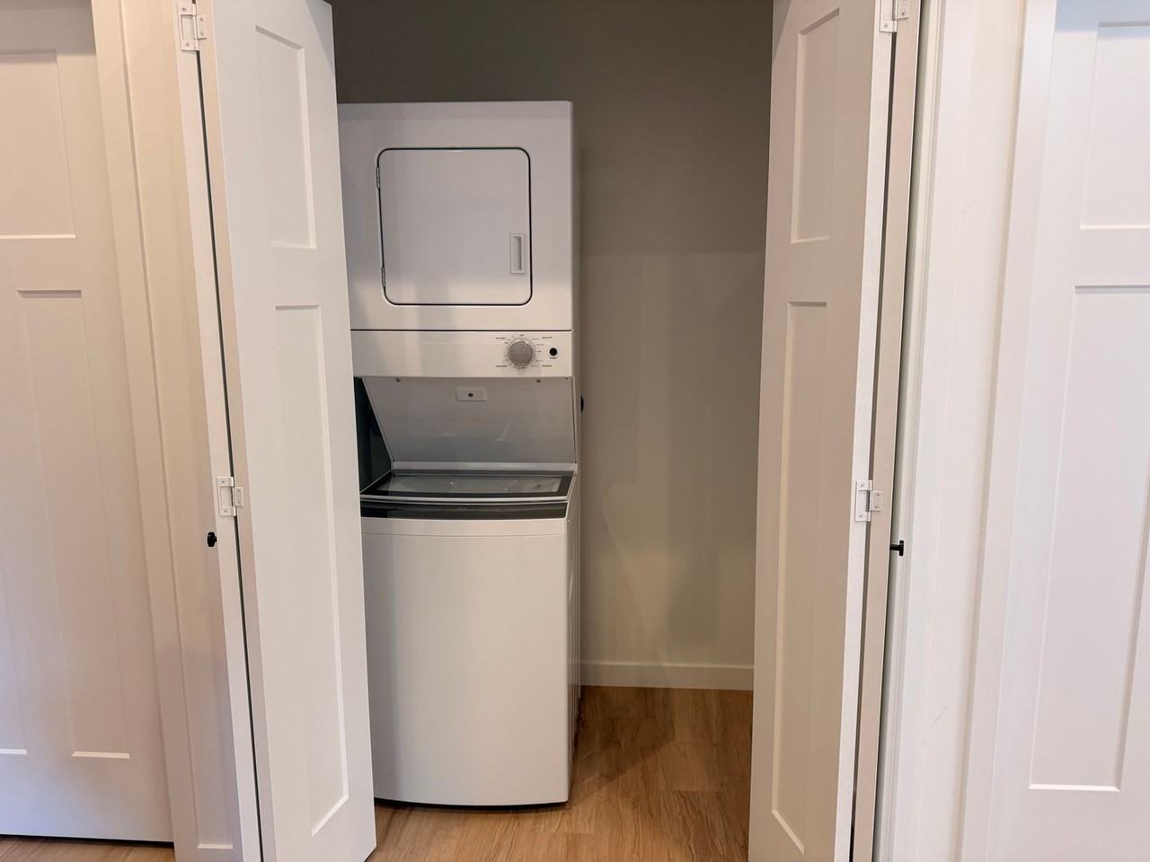 908 E Hastings Ave - Photo 4 of 10