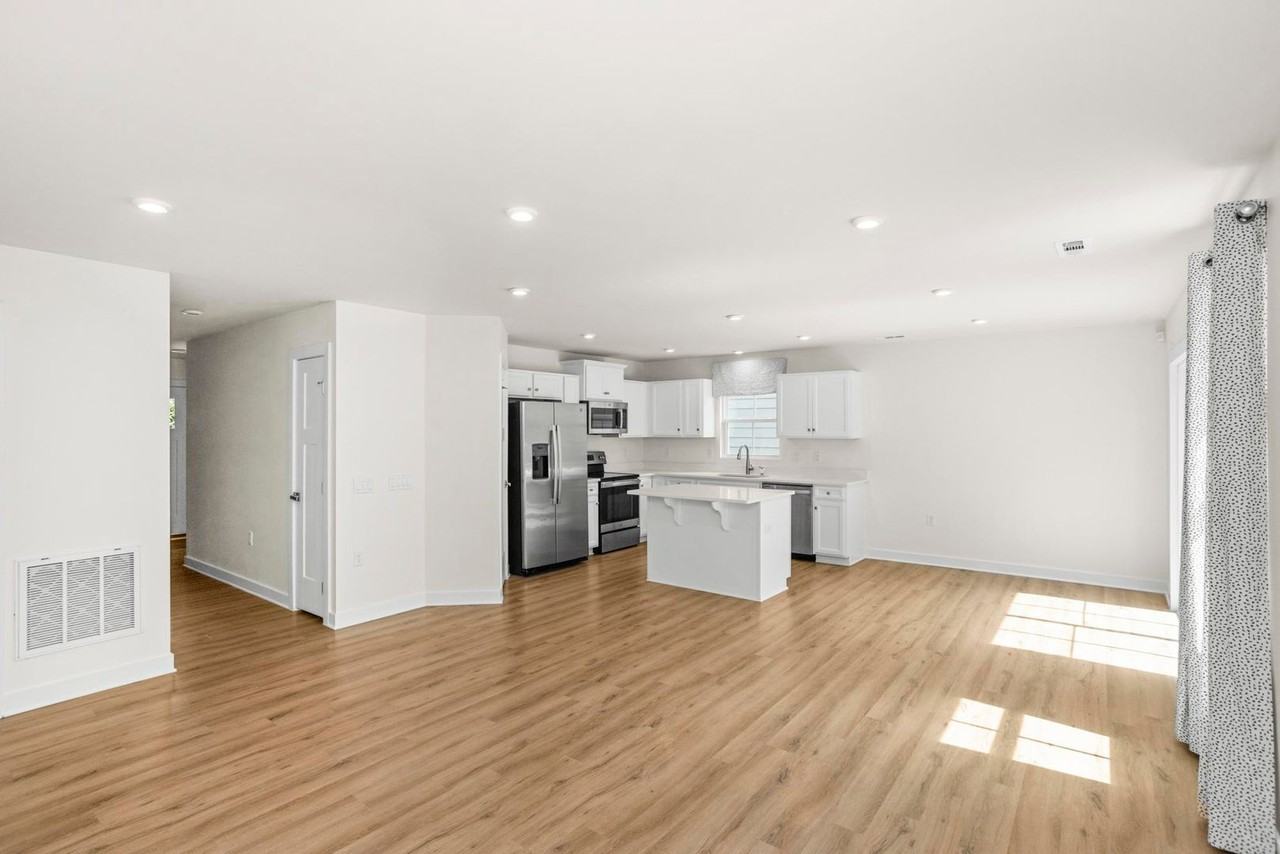 715 Cottage Dr - Photo 4 of 36