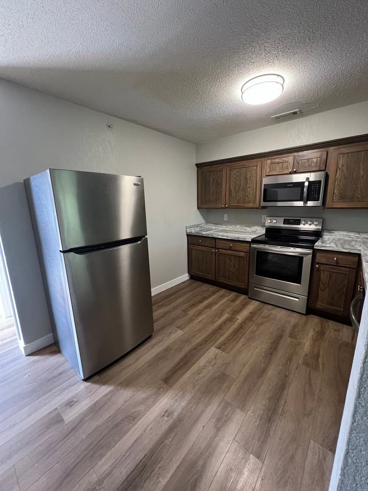 1068 Mace Rd - Photo 2 of 11