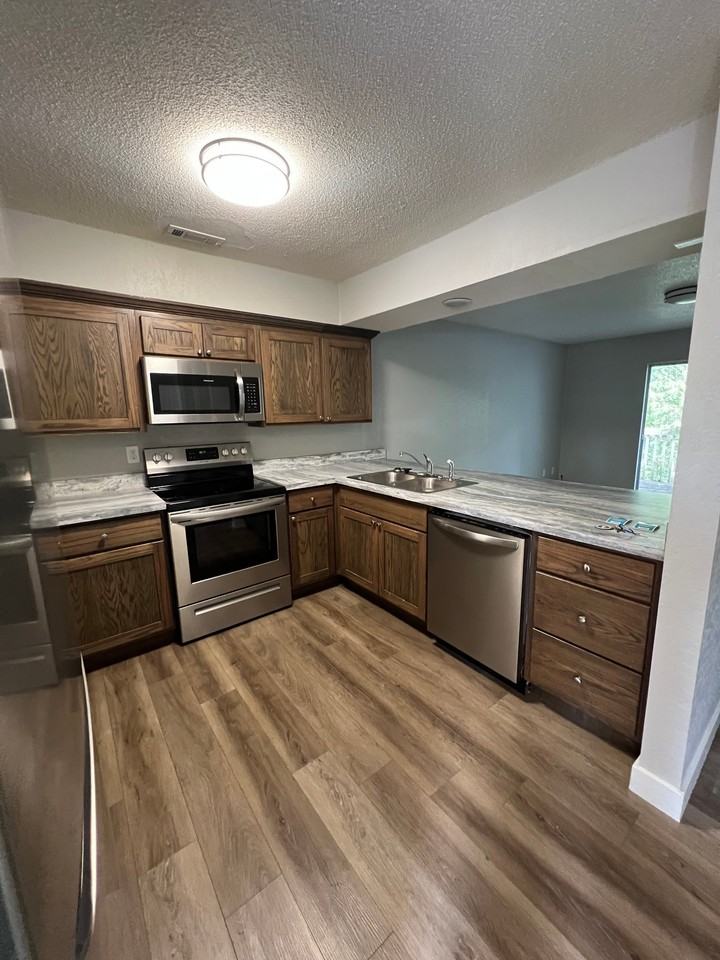 1068 Mace Rd - Photo 3 of 11