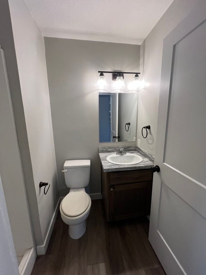 1068 Mace Rd - Photo 5 of 11