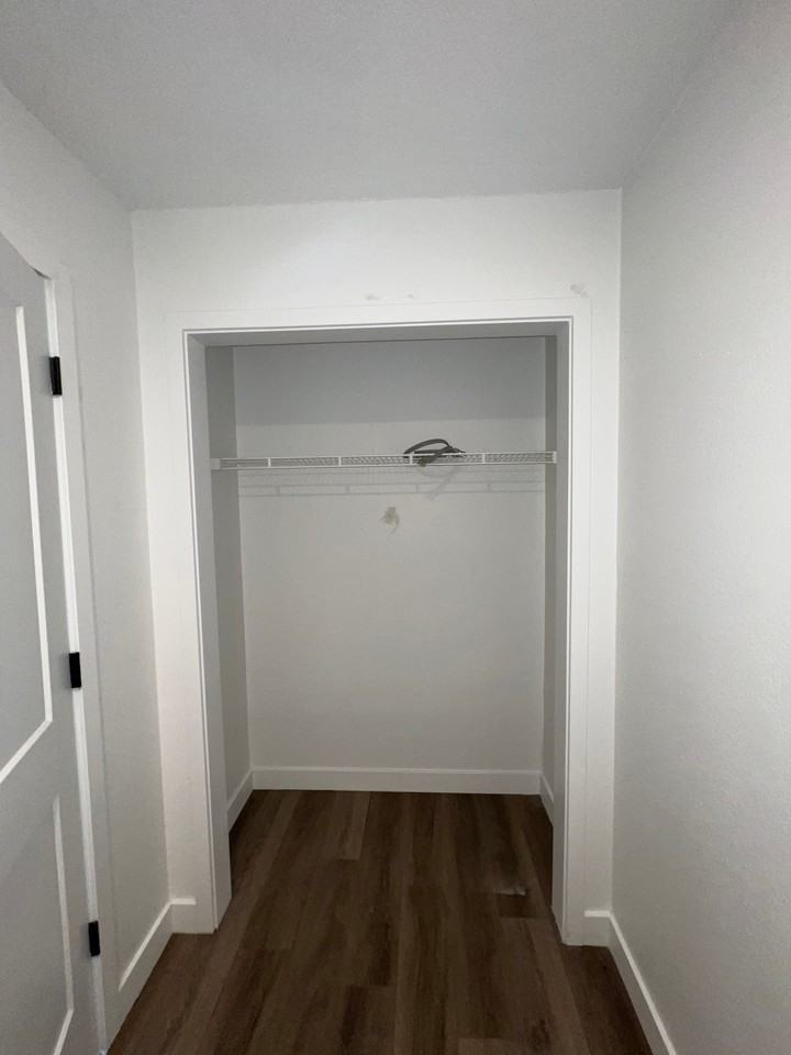1068 Mace Rd - Photo 7 of 11