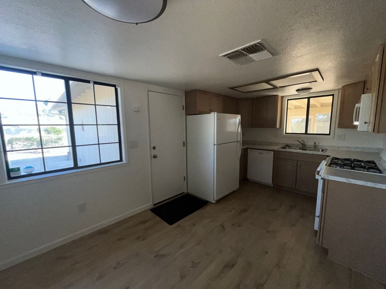 910 Beltline Rd - Photo 5 of 21