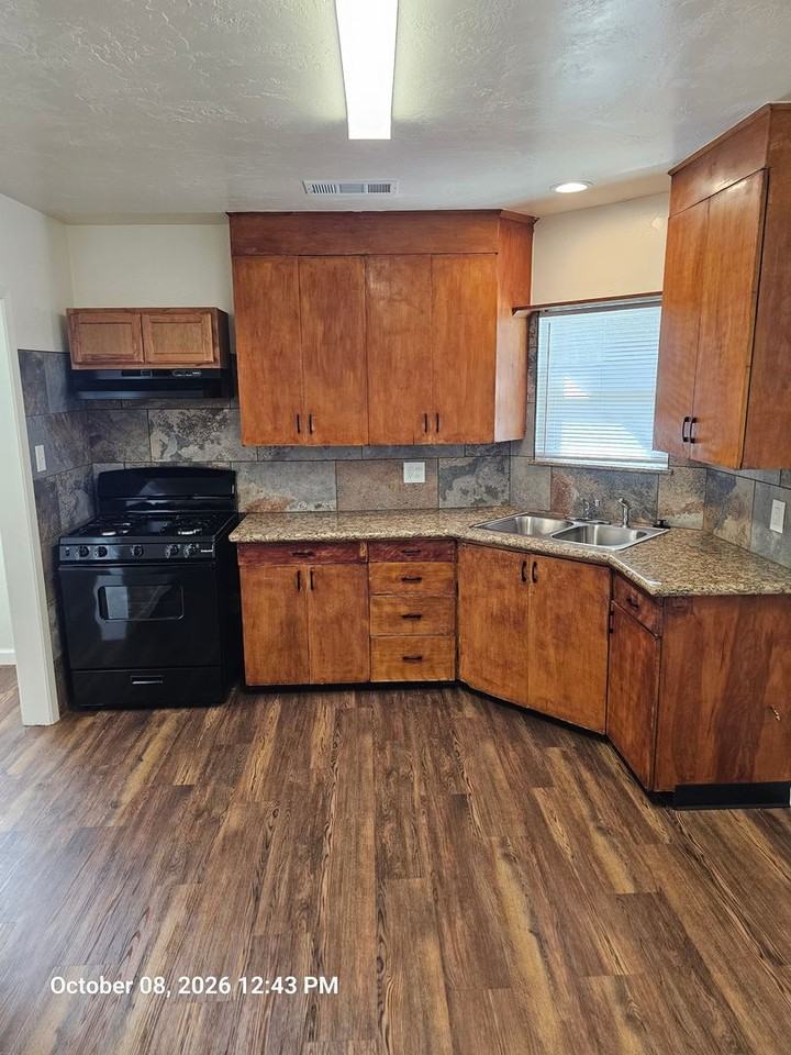 343 N Gem St - Photo 4 of 10
