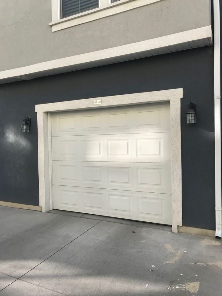 686 E 330 N - Photo 2 of 27