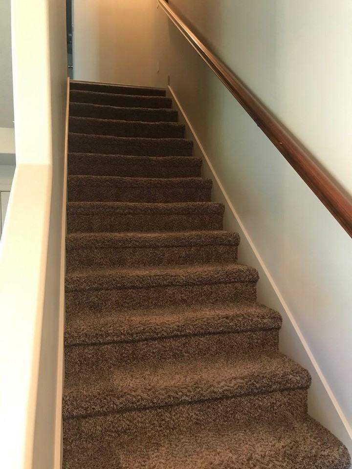 686 E 330 N - Photo 3 of 27