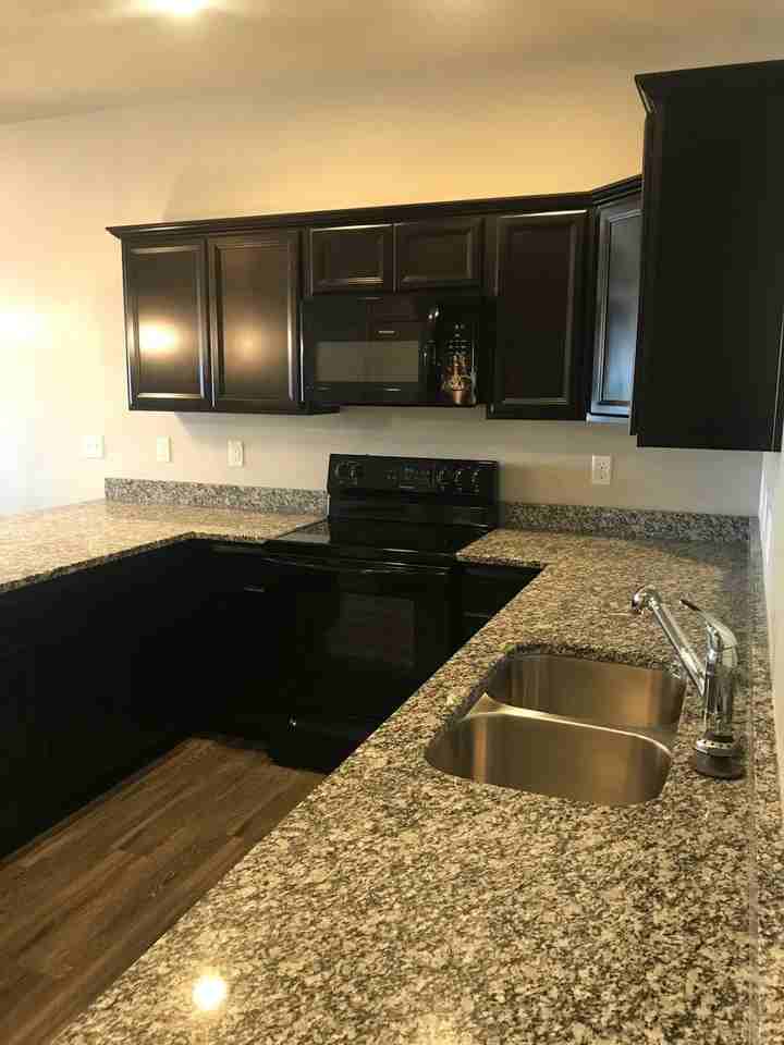 686 E 330 N - Photo 5 of 27