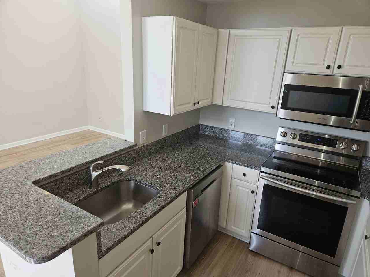 320 W Martin St #204 - Photo 5 of 17