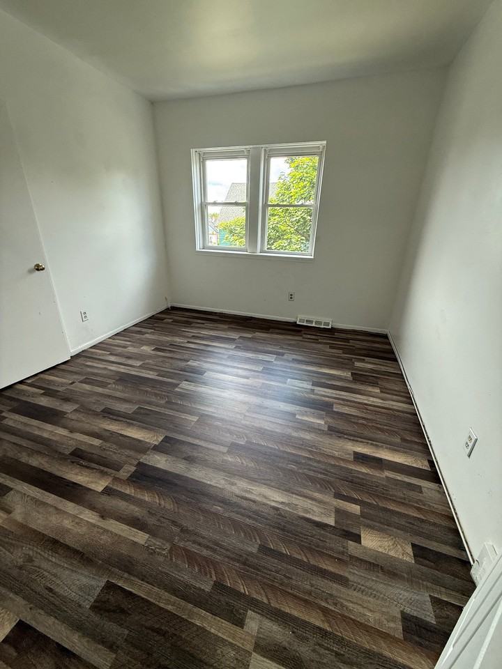 1234 W Keefe Ave #1234UNIT - Photo 7 of 9