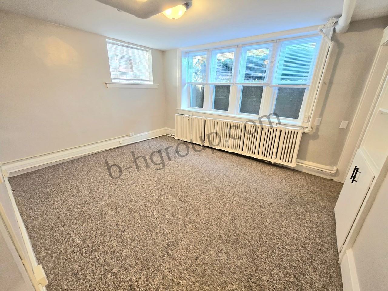 811 60th St - Photo 5 of 23