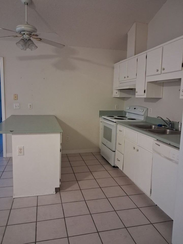6616 Beach Dr - Photo 3 of 23