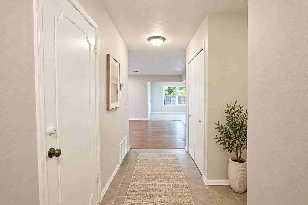 10008 Essex Ave - Photo 2 of 19