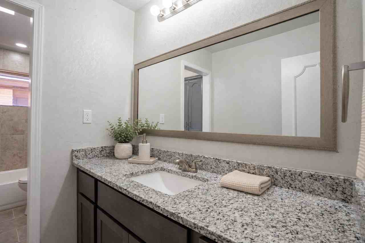 10008 Essex Ave - Photo 7 of 19
