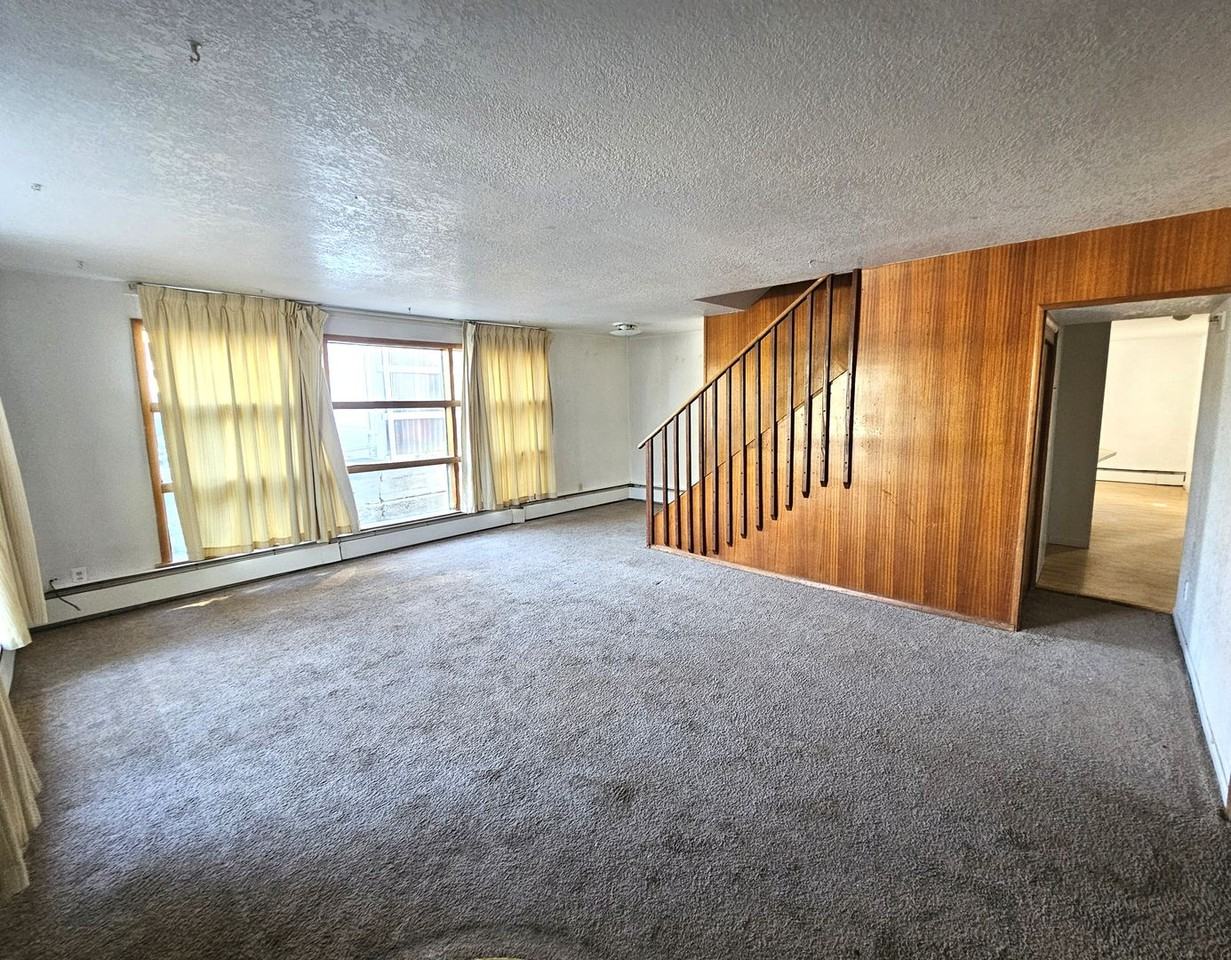 1223 E 8th St - Photo 2 of 8