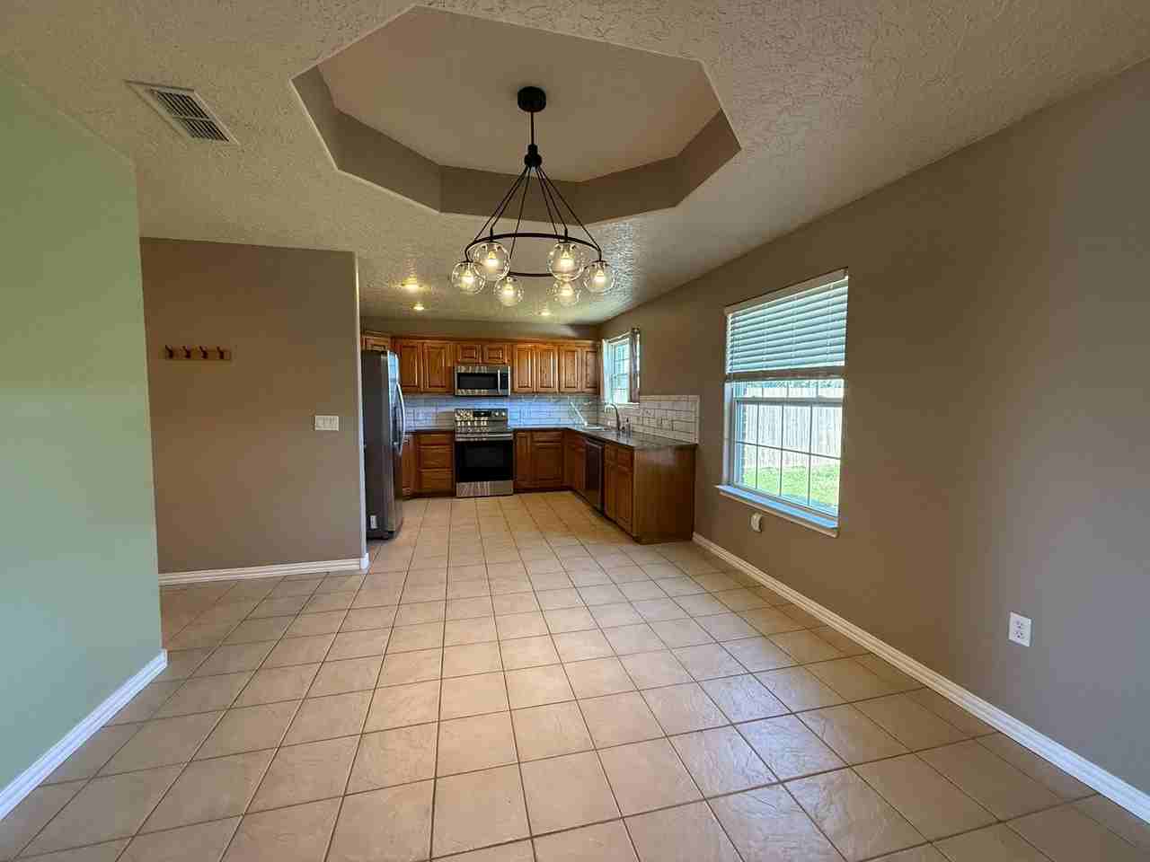4633 Sandstone Dr - Photo 4 of 21