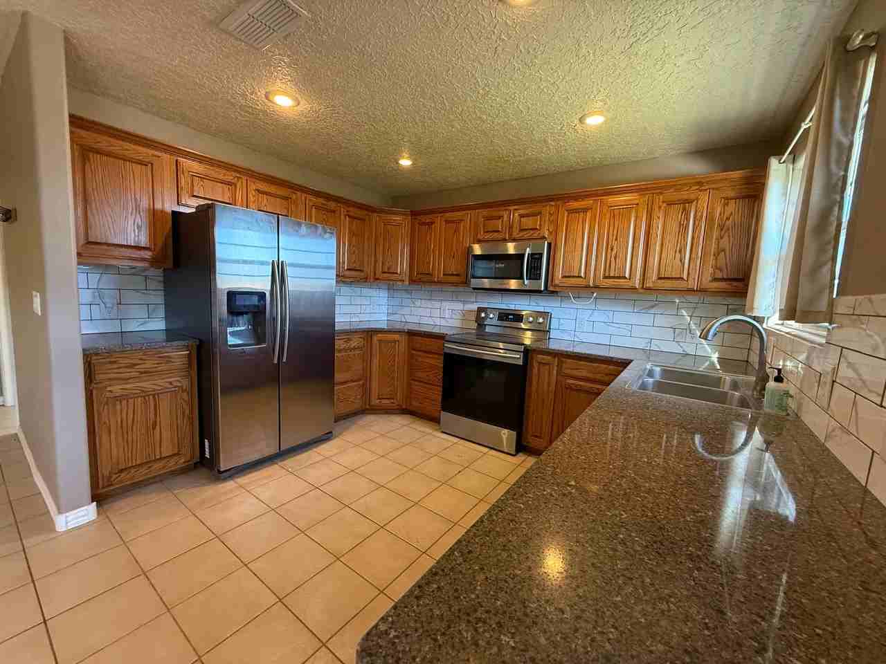 4633 Sandstone Dr - Photo 5 of 21